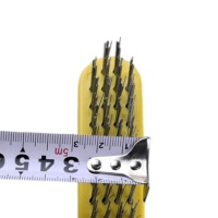 щетка металлическая ручная, четырехрядная, с пластиковой ручкой оптом